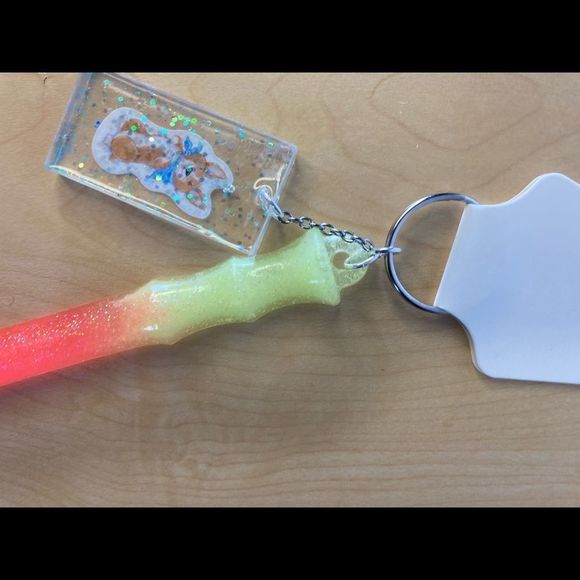 Glow in the dark self defense keychain - Picture 5 of 15
